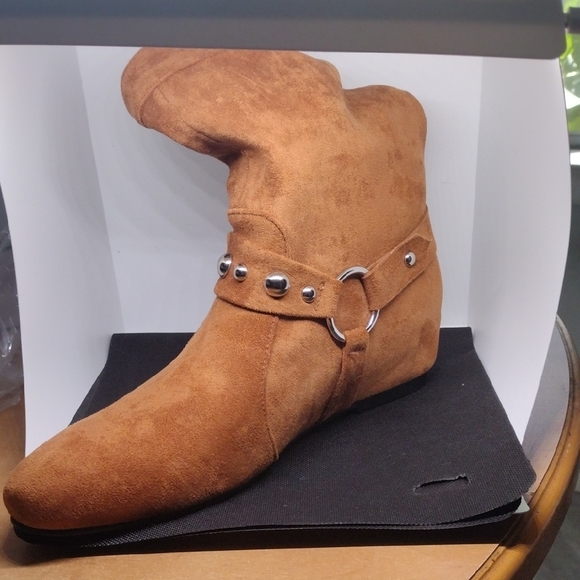 New Comjuy Brown Suede Boots with Silver Studs – Size 8, NIB - Picture 3 of 5